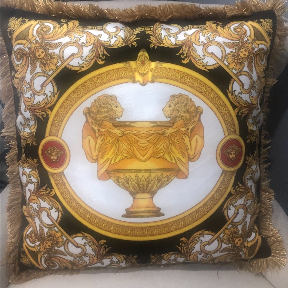 Versace pillow(s) 4 Available